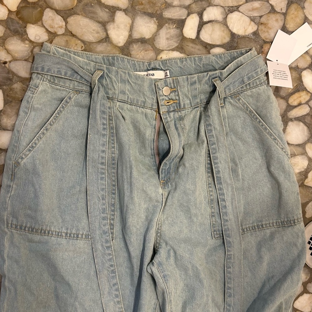JustFab Light Blue Denim Jeans with Belt